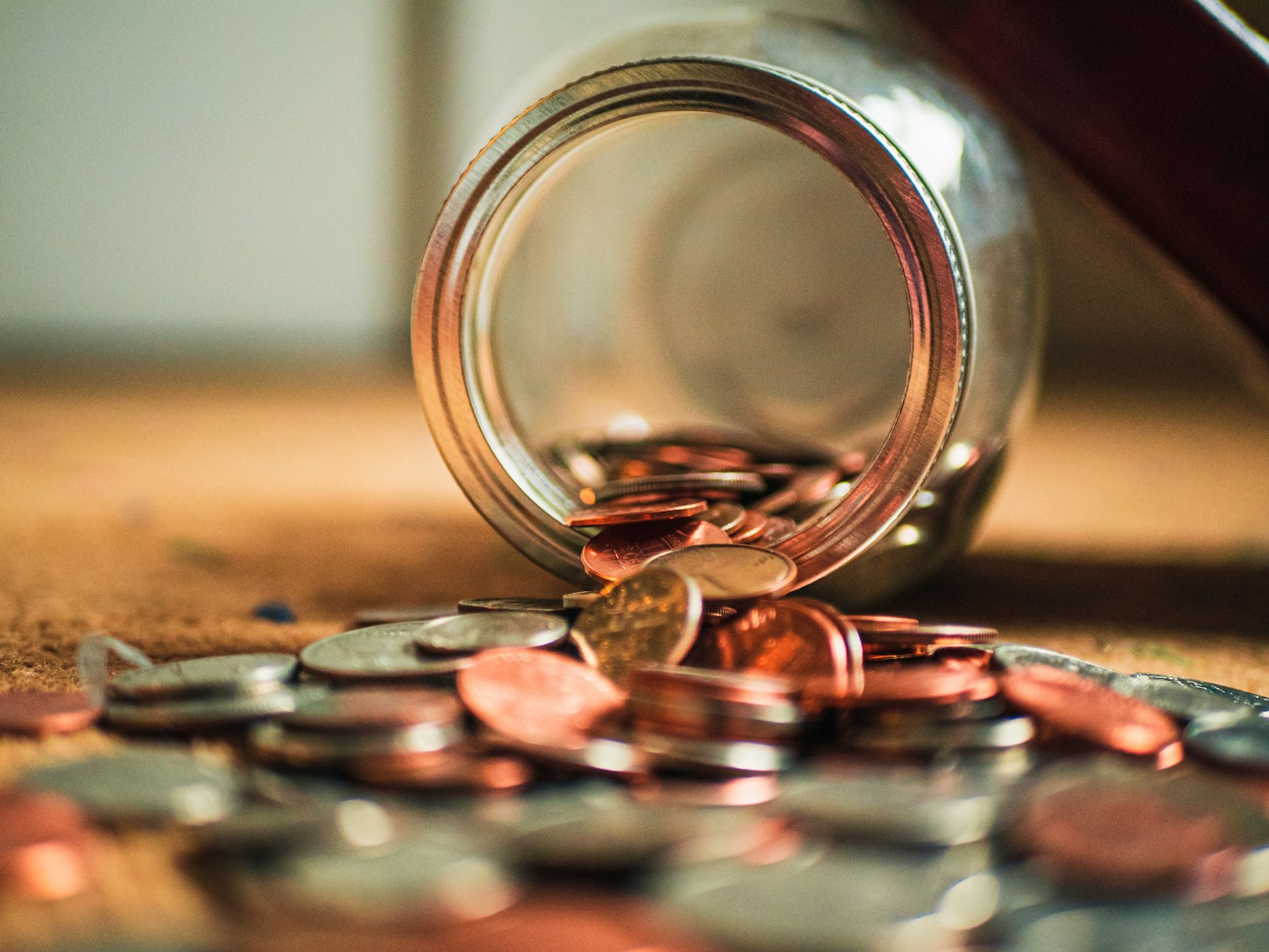 When Money Mixes with Friendship: How to Handle Loans Between Friends and Family